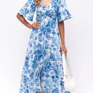 Roseason floral dress. Great material. Available in both sizes 6 & 8!